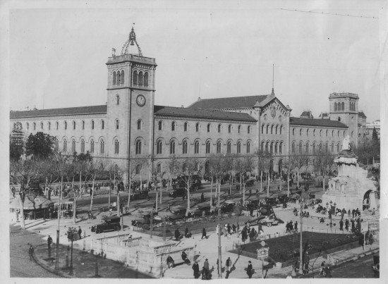 Edifici històric de la universitat de barcelona