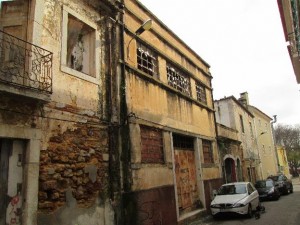 An illustration of desolation, abandonment, poverty and decadence in Bairro Fonte Nova, old fishing neighbourhood