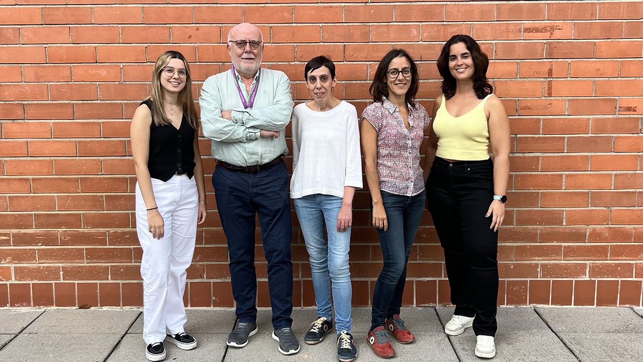 D’esquerra a dreta, Ariadna Vila-Planas, Marçal Pastor-Anglada, Montserrat Terrazas, Sandra Pérez-Torras i Aida Mata-Ventosa.