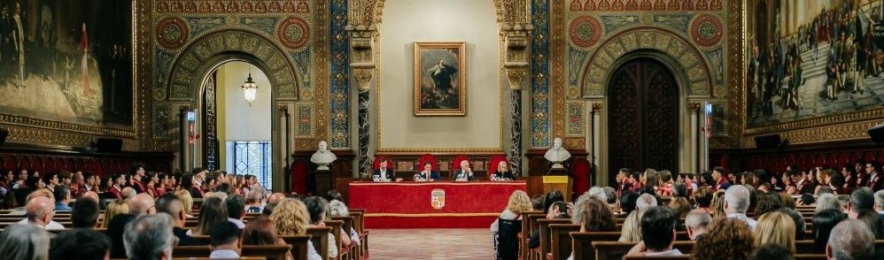 acte de graduació al paranimf de la universitat de barcelona