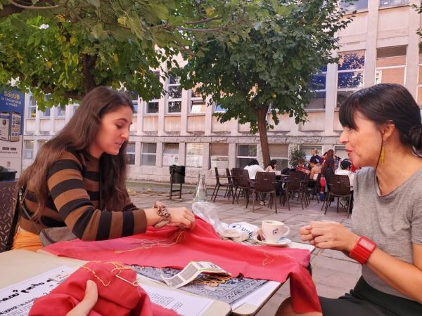 taller de bordado colectivo en la facultad de Bellas Artes de Barcelona