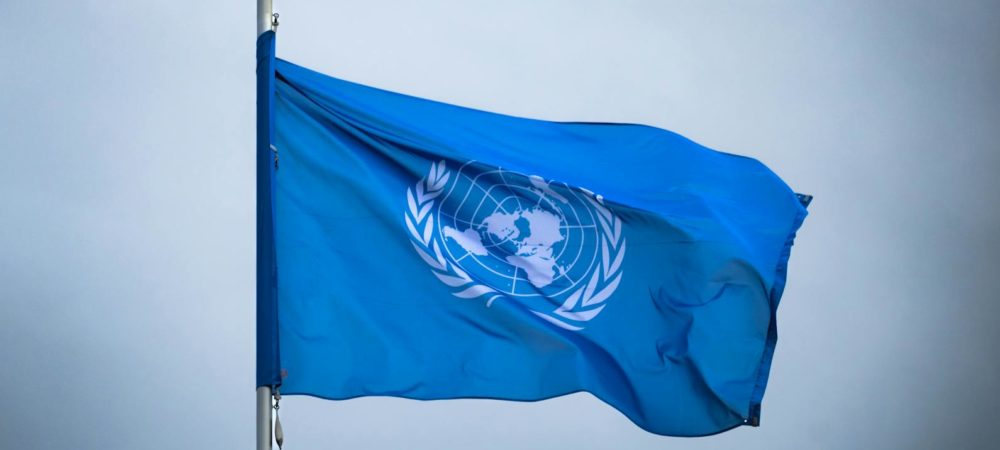 Un flag flying in the wind